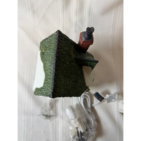 Dept 56 Dickens Village - E. Tipler, Agent for Wine & Spirits 58725 box & Light - Picture 3 of 7